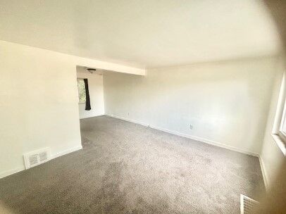 Property Photo: 2022 Lindsay Rd 2020 PA 15221