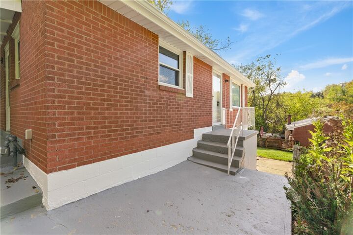 Property Photo: 582 Lorraine Rd PA 15221