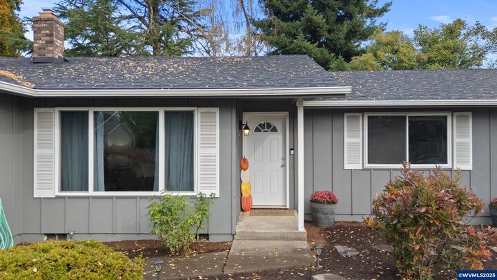 Property Photo: 1328 Alberta Av E OR 97361