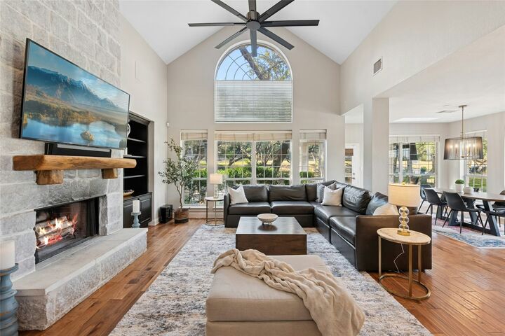 Property Photo: 2 Heatherbloom Lane TX 78738