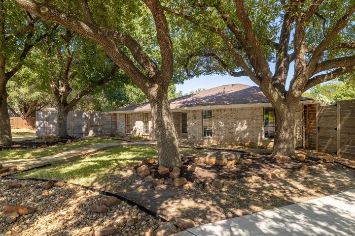 Property Photo: 2605 Hilltop Street TX 78681