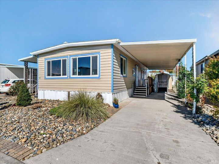 Property Photo: 141 Stratford Way CA 95404
