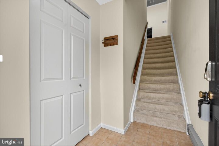 Property Photo: 5812 Orchard Hill Court 5812 VA 20124