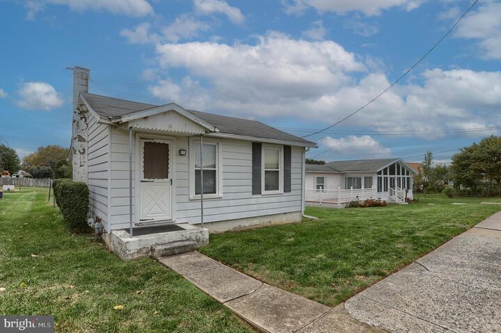Property Photo: 223 S Locust Street PA 17078