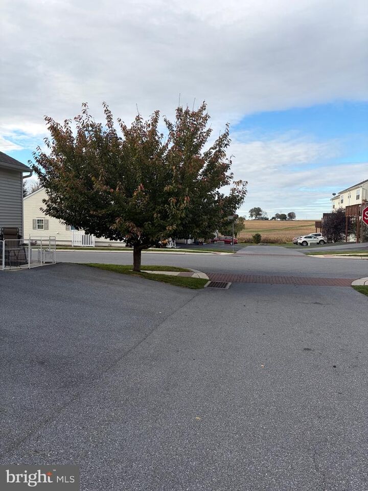 Property Photo: 404 Warren Court PA 17584