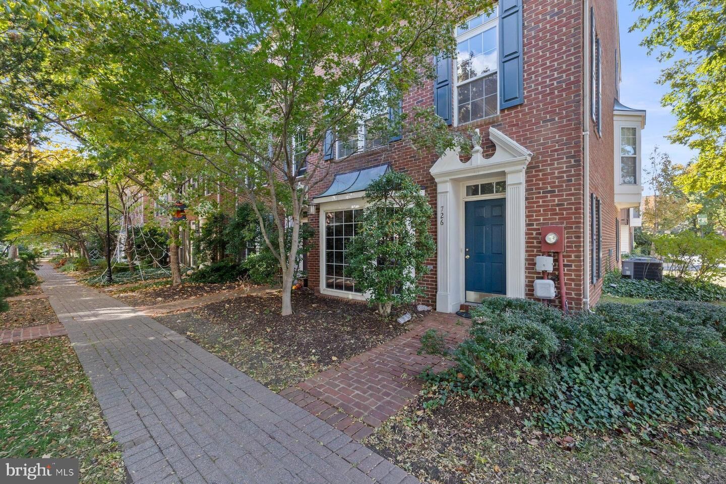 Property Photo: 726 Catts Tavern Drive VA 22314