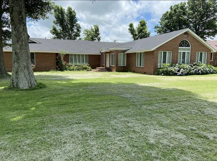 Property Photo: 205 W Riverside Drive AR 72365