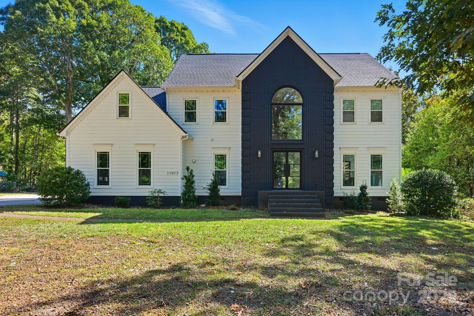 Property Photo: 11917 Shady Oak Court NC 28227