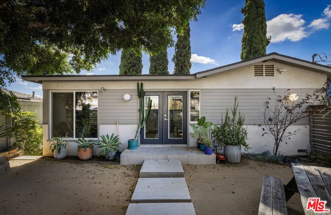 Property Photo: 2304 W Avenue 31 CA 90065