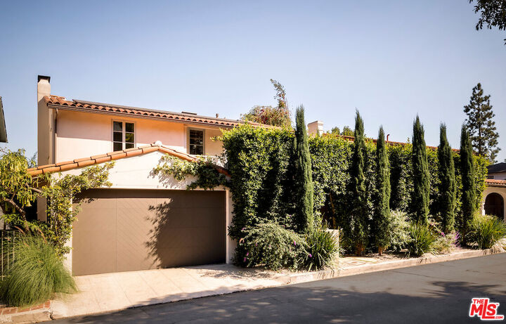Property Photo: 2252 Kenilworth Ave CA 90039