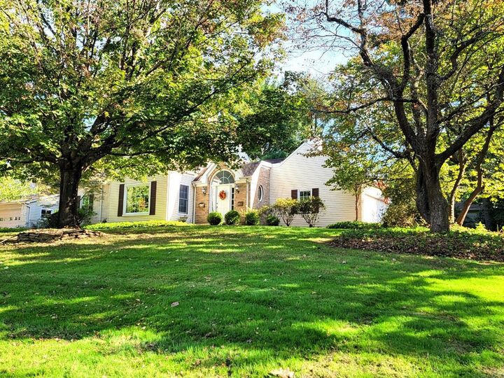 Property Photo: 301 W Riverglen Drive OH 43085