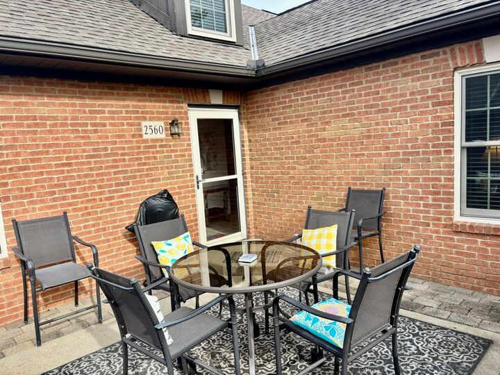 Property Photo:  2560 Trotterslane Drive  OH 43235 