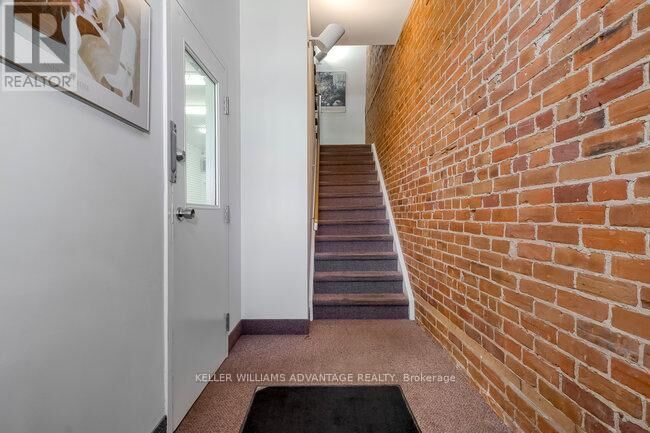 Property Photo:  157 Gerrard Street East  ON M5A 2E4 