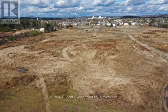 Pt Lt 8 Queensway Avenue — photo 1