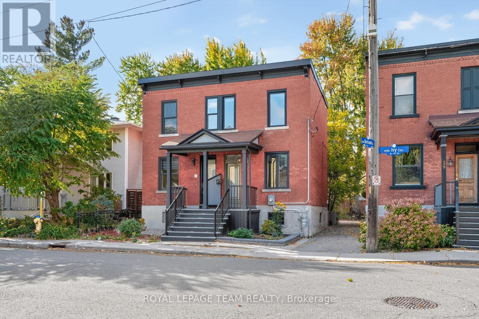 Property Photo: 27 Ivy Crescent ON K1M 1Y1