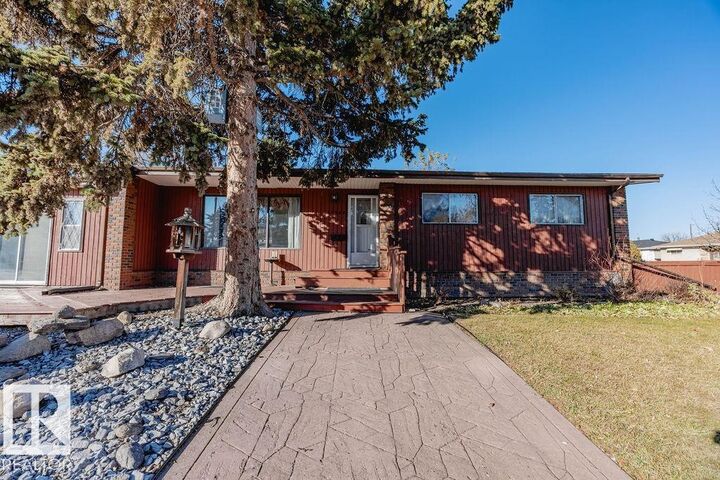 Property Photo:  13546 90 Street NW  AB T5E 3N1 