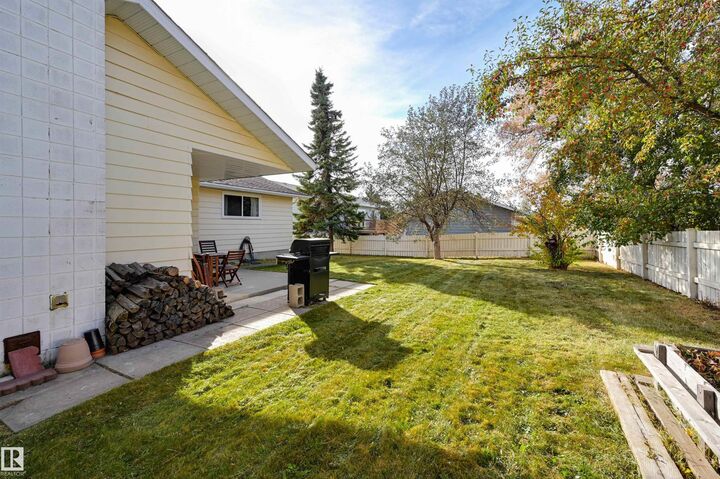 Property Photo: 10420 18 Avenue NW AB T6J 4Z7