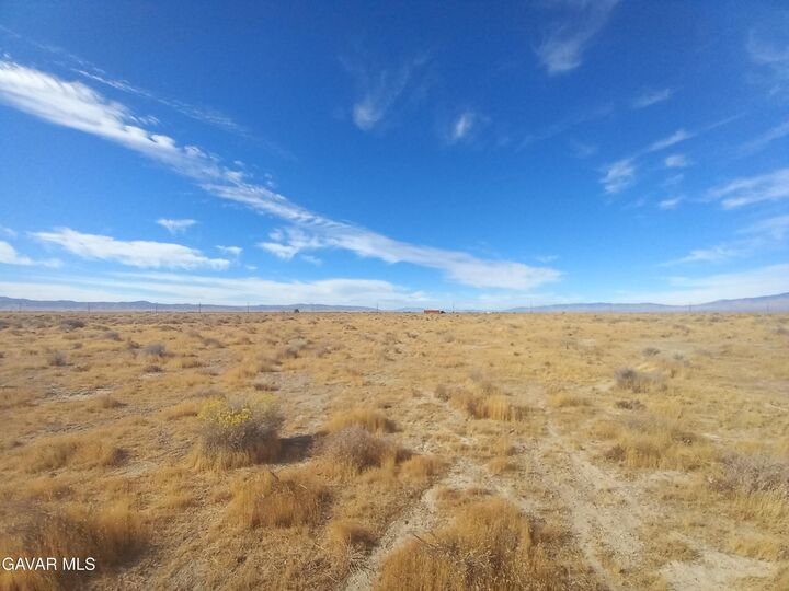 Property Photo:  Vic Avenue D6 &Amp 60 St West  CA 93536 