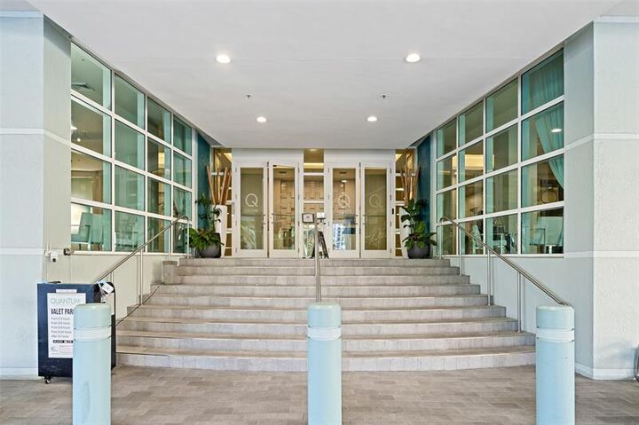Property Photo: 1900 N Bayshore Dr 706 FL 33132