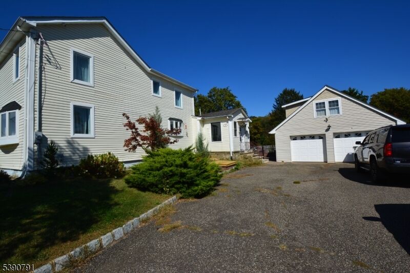 Property Photo:  5 Wyckoffs Millsapplegarth  NJ 08831 