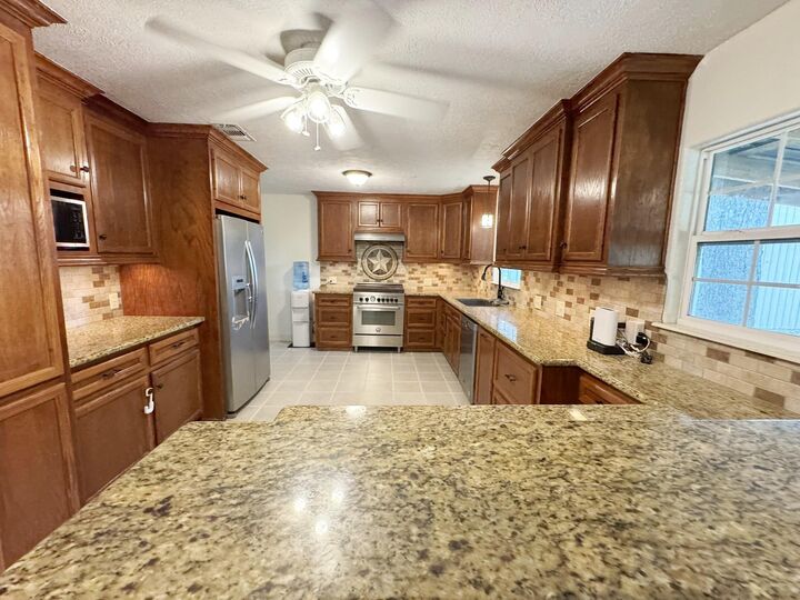 Property Photo: 703 N Elm Street TX 77480