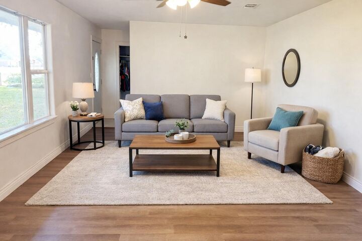 Property Photo:  703 N Elm Street  TX 77480 