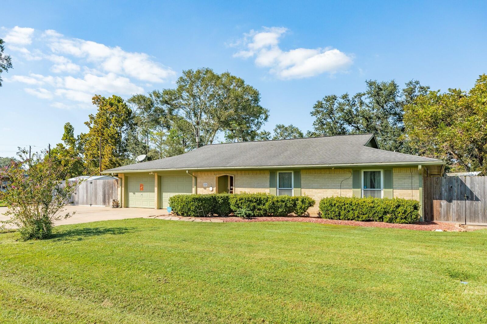 Property Photo:  229 Yaupon Drive  TX 77422 