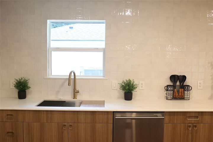 Property Photo: 6214 Yarwell Drive TX 77096