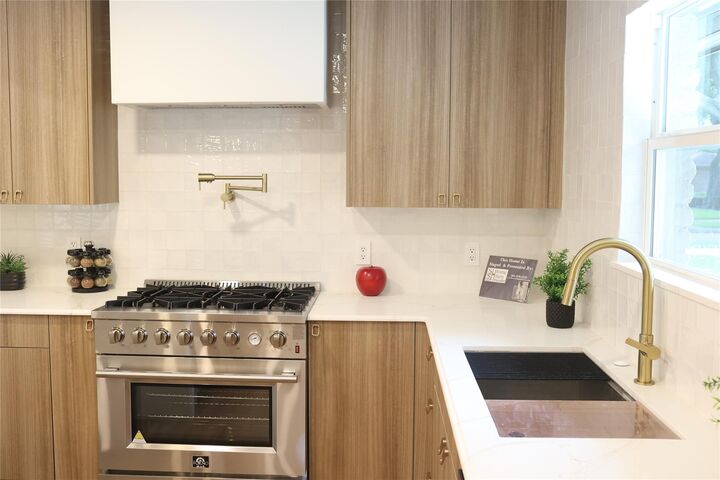 Property Photo:  6214 Yarwell Drive  TX 77096 