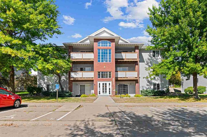 2512 Rushmore Dr  Iowa City IA 52246 photo