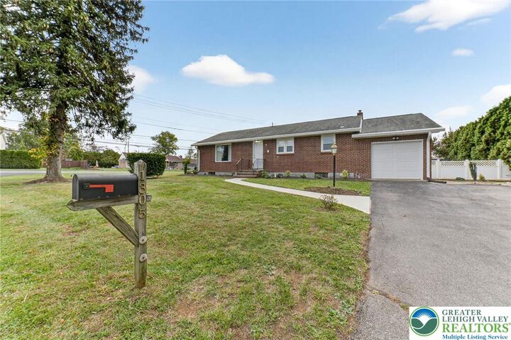 Property Photo:  1305 Statten Avenue  PA 18017 