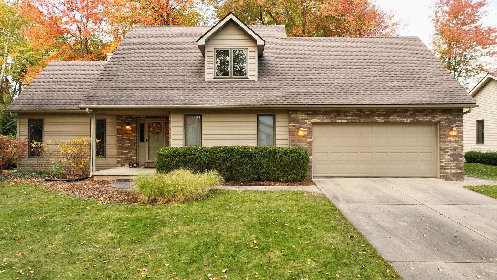 Property Photo:  1107 Whispering Oak  MI 48642 