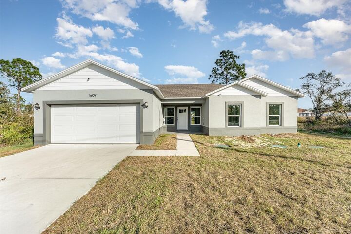 Property Photo: 1606 Pickerel Court FL 34759