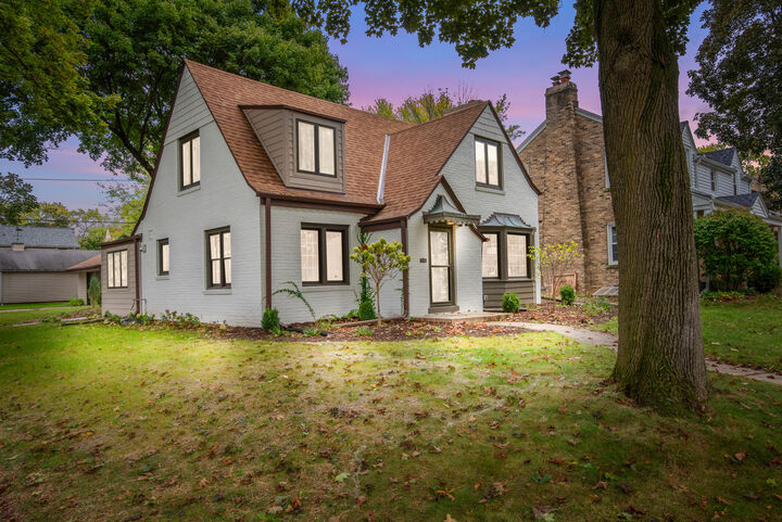 Property Photo:  2578 N 88th St  WI 53226