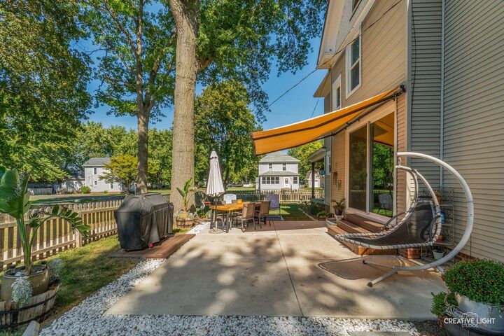 Property Photo:  325 W Grant Street  IL 60551