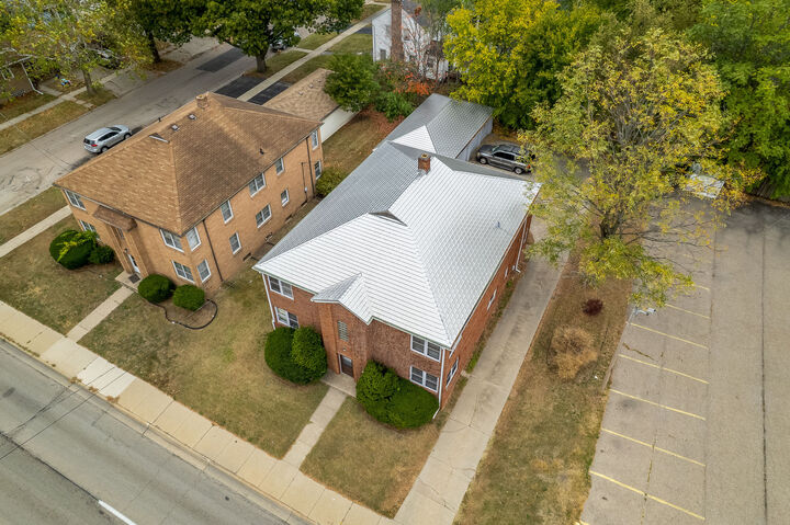 Property Photo: 2121 Auburn Street IL 61103