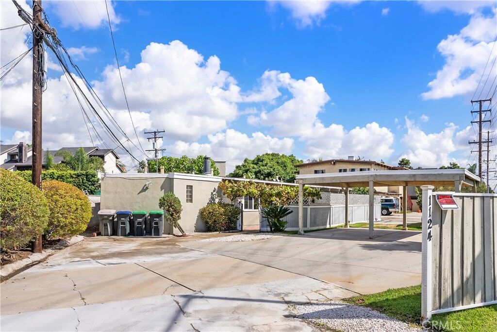 Property Photo:  1124 Victoria Street A  CA 92627 