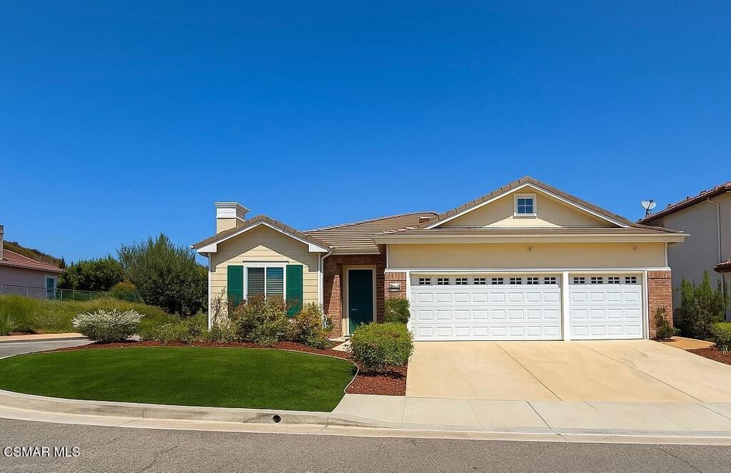 Property Photo: 437 Sun Bonnet Street CA 93065