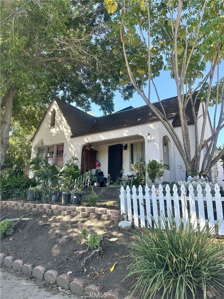 Property Photo:  10857 La Mirada Boulevard  CA 90604 
