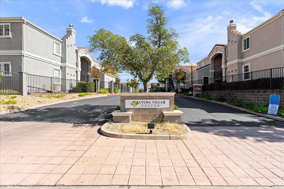 Property Photo: 885 Halidon Way 811 CA 95630