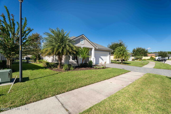 Property Photo: 211 Pintoresco Drive FL 32095