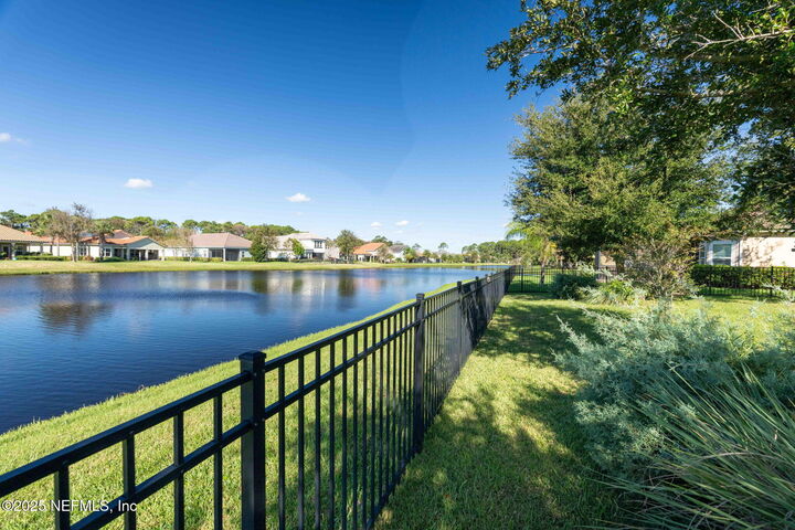 Property Photo: 211 Pintoresco Drive FL 32095