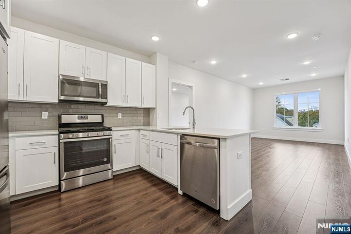 41 W Prospect Street  Waldwick NJ 07463 photo