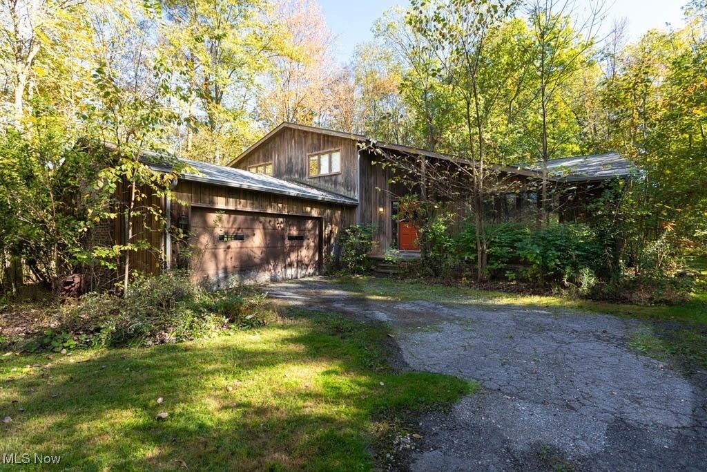 Property Photo: 19121 Brewster Road OH 44202
