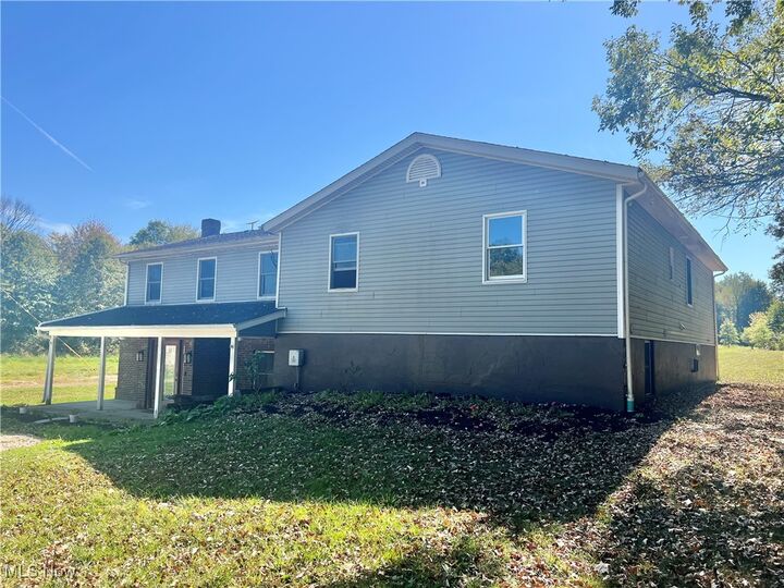 Property Photo: 3827 Housel Craft Road OH 44491