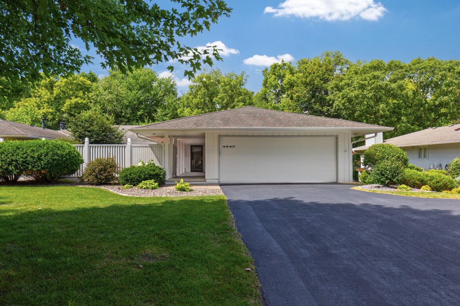 Property Photo:  4940 Regents Walk  MN 55331 