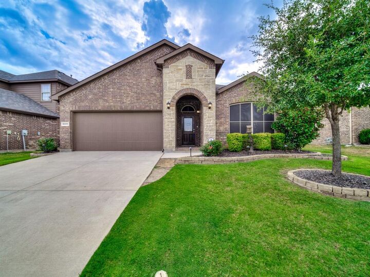 Property Photo: 9201 Bronze Meadow Drive TX 76131