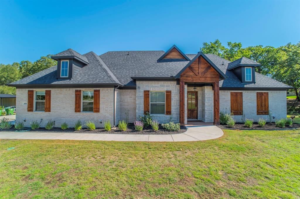Property Photo: 604 Shady Pond Lane TX 76020