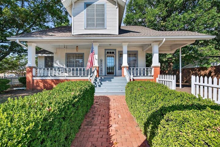 Property Photo: 201 N Main Street TX 75452
