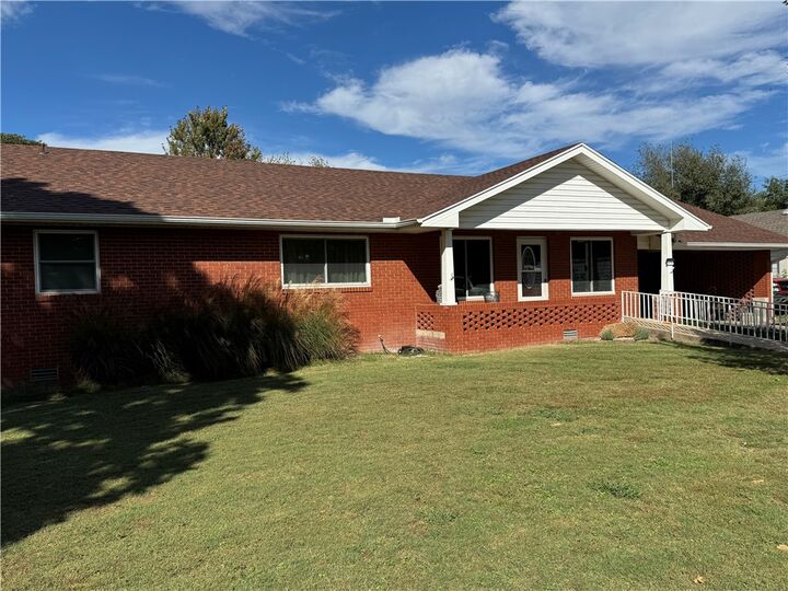 419 W Hannibal Street  Siloam Springs AR 72761 photo